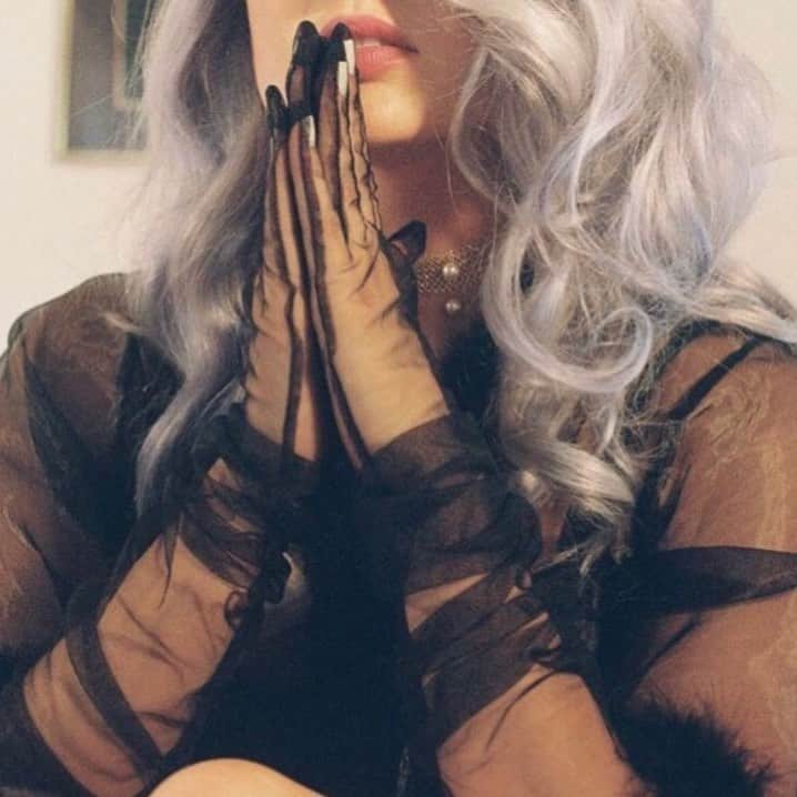 ペイトン・リストのインスタグラム：「𝔡𝔬𝔫’𝔱 𝔠𝔯𝔶  𝔣𝔯𝔦𝔡𝔞𝔶」