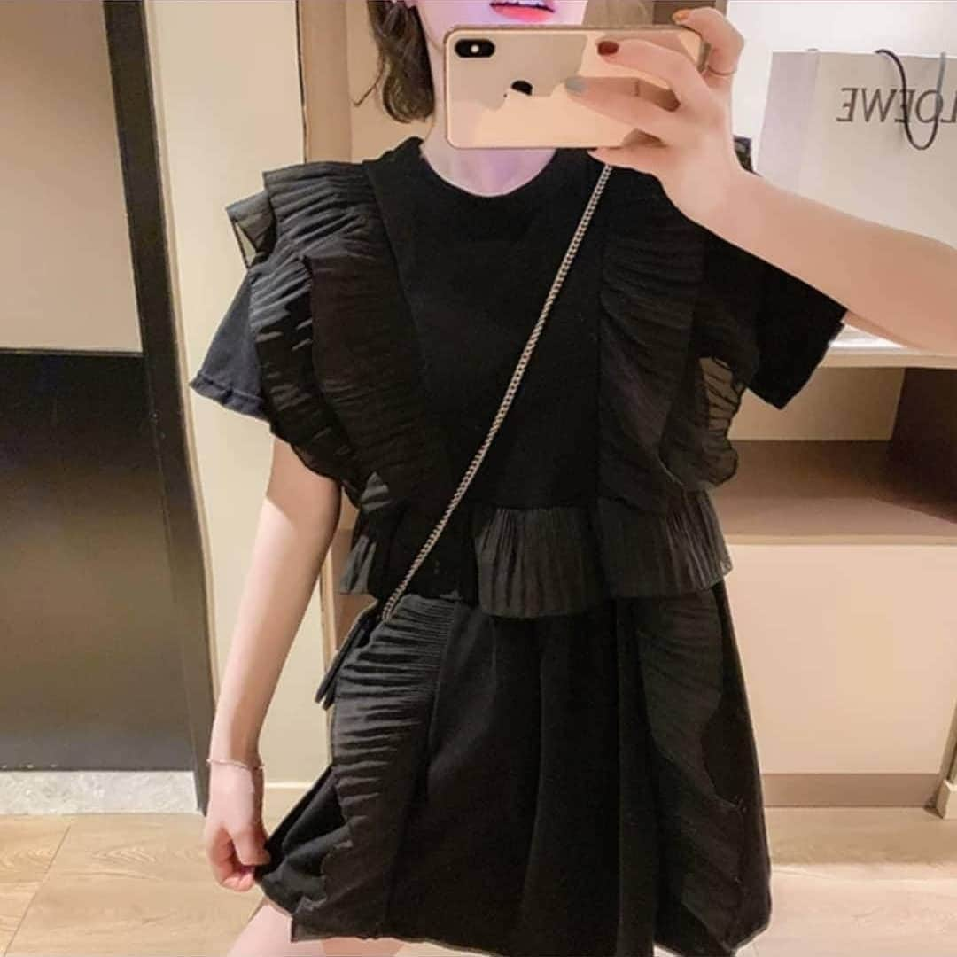 Y's Stellaさんのインスタグラム写真 - (Y's StellaInstagram)「. ✔️Side frill tops . 人気です♡ . . Price:¥5,000- DMからのご注文で5%OFF 詳細はOnline shopをご覧下さい . . . #フリル #今日の服 #今日のコーデ #コーディネート #フリルトップス #コーデ #プチプラ #プチプラファッション #ショーパン #夏コーデ #シンプルコーデ #モードファッション #スパッツ #アクセ #ママコーデ #ママファッション #ヴァレンチノ #ママ #サンダル #ピアス #リボン #ザラジョ #ザラ #チェスティ  #restir #mylan #yokochan」8月20日 9時13分 - ys_stella_shop