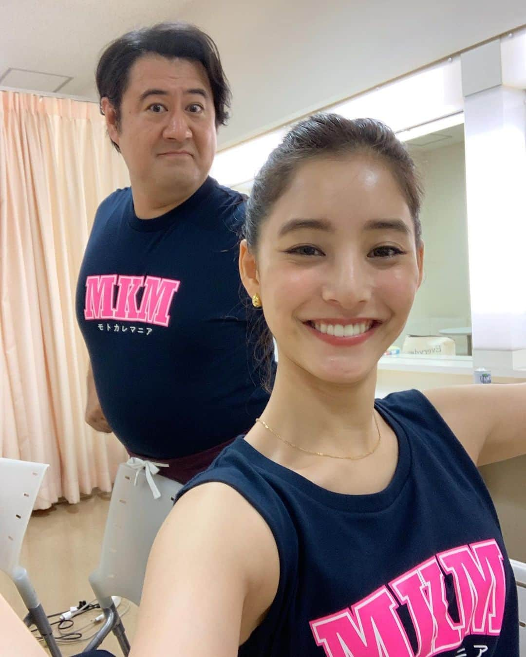 新木優子さんのインスタグラム写真 - (新木優子Instagram)「本日、山口紗弥加さん、小手伸也さん、田中みな実さん、森田甘路さん、加藤虎ノ介さん、大地さん、井上翔太さんの出演が発表されました！  個性豊かな皆さんとお芝居できるのが本当にとても楽しみです！ 撮影期間は刺激的な毎日になりそう😊  先日、ポスターとティザー映像を撮影したのですがその撮影も楽しかったです‼︎ そちらの解禁もお楽しみに♪  写真は小手さんとお久しぶりに会えた写真会えた瞬間なんかほっこり✨ とっても心強い小手さんです☺️ #モトカレマニア」8月20日 14時58分 - yuuuuukko_