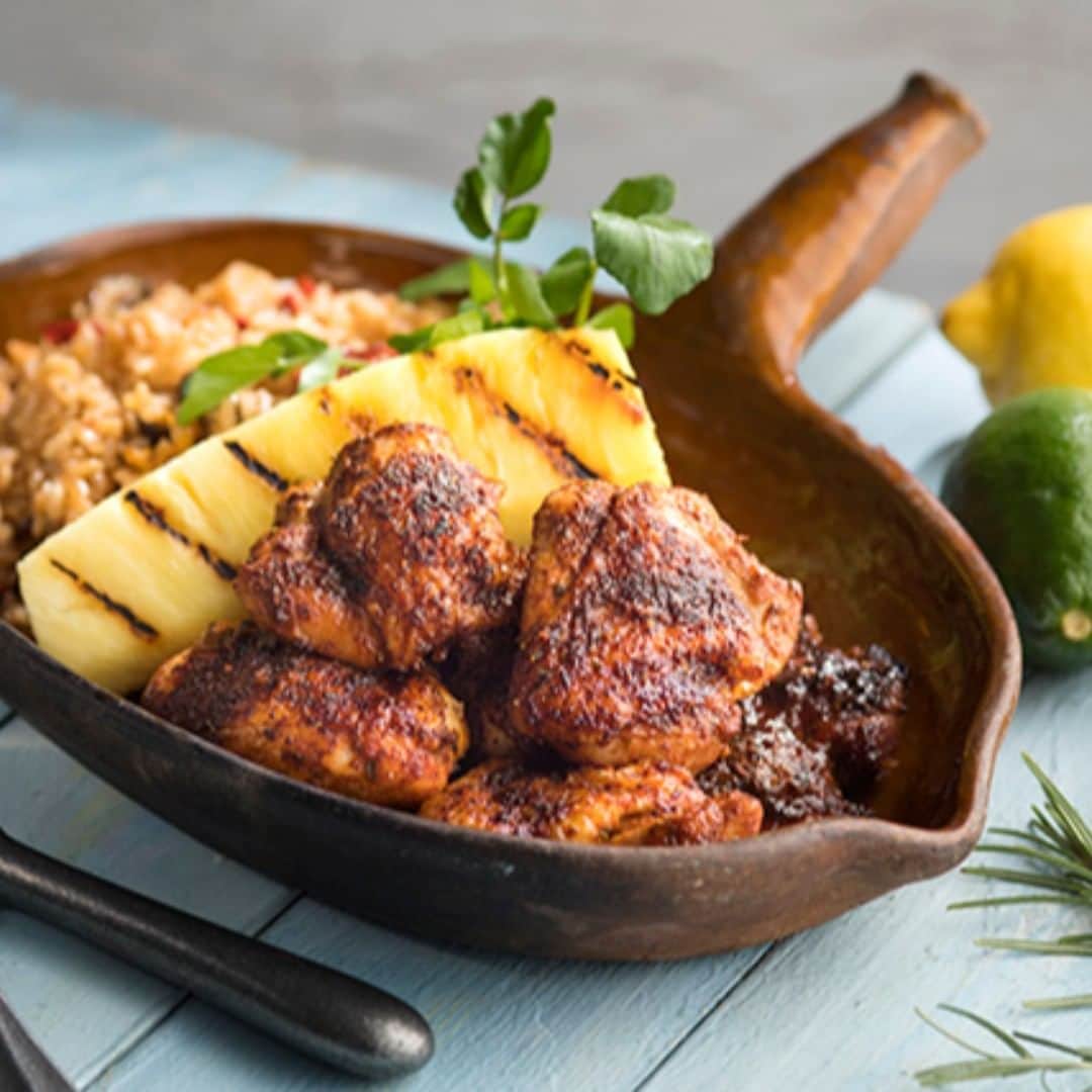Courtyard by Marriott Tokyoのインスタグラム：「Jerk Chicken and Grilled Pineapple with Jambalaya on the side  Chicken grilled to perfection with unique spices. With just one bite, the spiciness and spices marinated into the meat bring out the rich flavor of the chicken. This is a Jamaican signature dish. 🍗😋 ジャークチキンとグリルパイナップル　ジャンバラヤ添え 独特の香辛料で香ばしく焼き上げられたチキンは、一口食べるとその辛さとともに、しっかりと肉にしみ込んだスパイスが、鶏肉の旨味を引き出します。ジャマイカを代表する郷土料理です。🍍😀 #東京レストラン #tokyogourmet #delicious #instagourmet #tokyorestaurant #美味しいお店 #グリル #テラス #肉 #肉好き #ginza #銀座 #cytokyo」