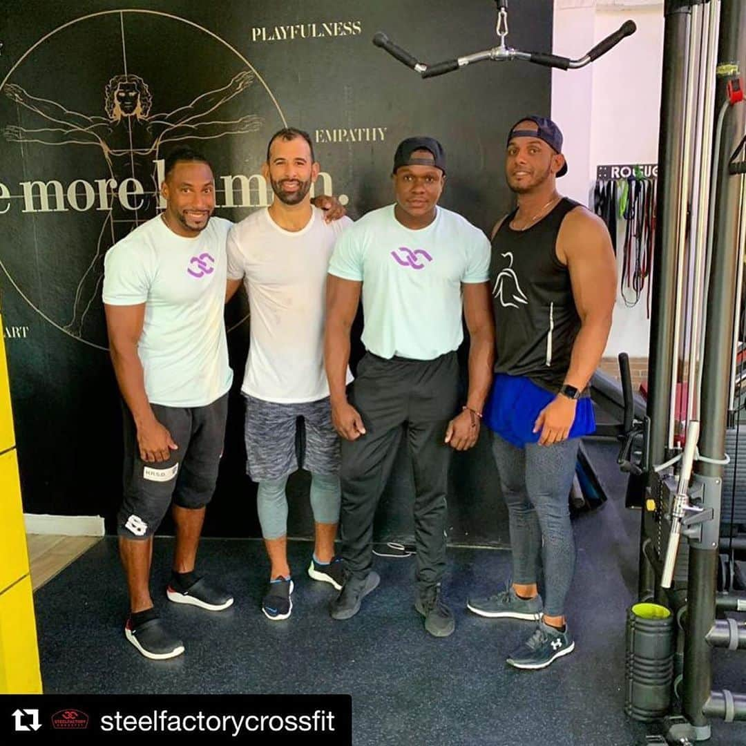 リカルド・ナニータのインスタグラム：「#Repost @steelfactorycrossfit with @get_repost ・・・ Hoy tuvimos el honor de recibir en #SteelFactory a dos peloteros de Grandes Ligas🙌🏻 - De izquierda a derecha;  El mundialmente conocido Yuyi Force💪🏾💁🏾‍♂️ seguido de José Bautista el hombre del bambinaso y el perreo mas escandaloso de la MLB ⚾️ , Melvin Camilo y Ricardo Nanita ícono del baseball local y respetado en la liga de Japón🇩🇴🇯🇵 Gracias por la visita🙌🏻 - • • #BrutalMenteElegante #ConfíaEnElMétodo #BeMoreHuman  #SteelFactoryNation #GoingGrande」