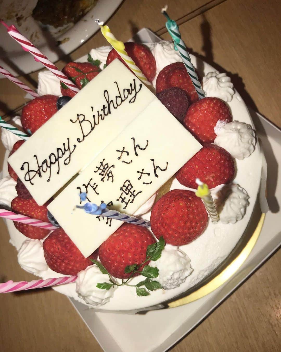 柏木作夢さんのインスタグラム写真 - (柏木作夢Instagram)「ありがとう  アシスタントたち。  父ちゃん、幸せだ。  #birthdaycake #gift #surprise #cake #strawberry #red #white #goodtimes #thankyou」8月20日 9時40分 - samukashiwagi