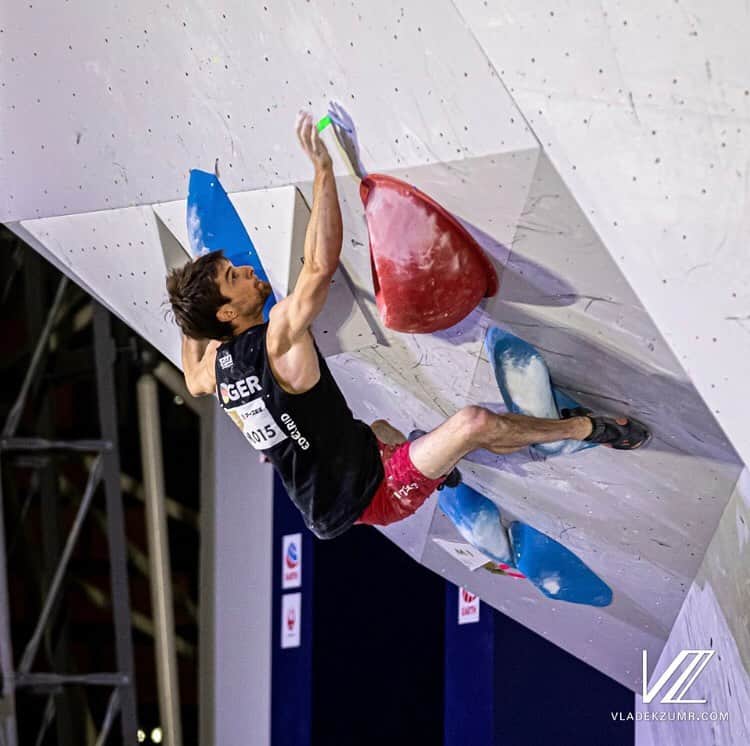 ヤン・ホイヤーのインスタグラム：「Yesterday wasn’t my day.. All the would’ve, could’ve, should’ve‘s don’t matter. I missed the Olympic qualification for now and have to wait patiently for my second chance in November.  At least there’s more than enough time to rest properly and train hard again 💪 Congratulations to everyone who qualified and especially @alexandermegos who crushed lead and boulder yesterday 😎  @mammut_swiss1862  @madrockclimbing 📸 @vladek_zumr」