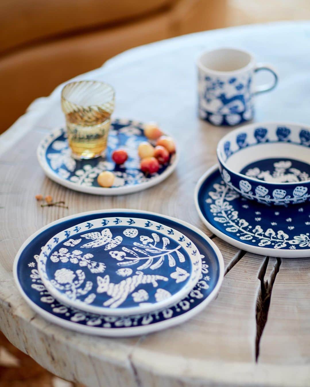 Anthropologieさんのインスタグラム写真 - (AnthropologieInstagram)「Whimsical stoneware is always invited to dinner 💙 (link in profile to shop)」8月20日 10時02分 - anthropologie