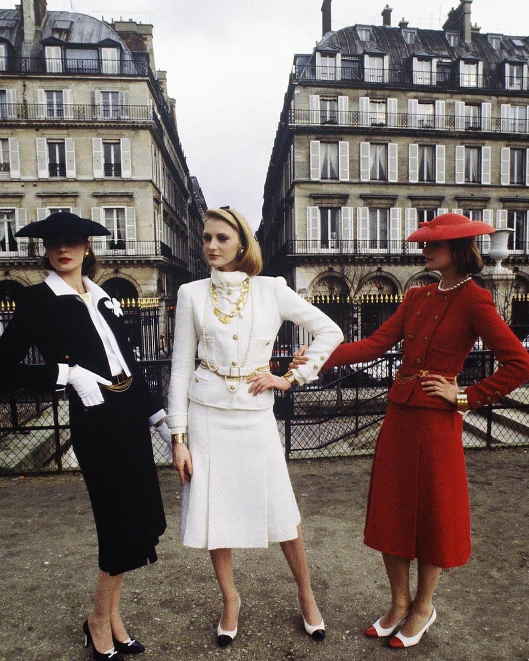 Fashion Weekさんのインスタグラム写真 - (Fashion WeekInstagram)「Happy birthday to the legendary, #CocoChanel. The designer, who began her career as a French milliner in Paris in 1910, cultivated a signature look that is threaded throughout the storied house of @chanelofficial. Photos c/o @gettyimages」8月20日 10時12分 - fashionweek