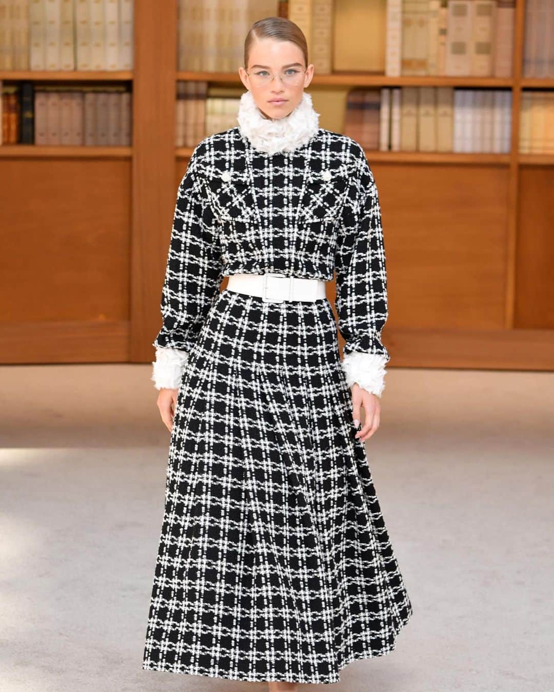 Fashion Weekのインスタグラム：「Happy birthday to the legendary, #CocoChanel. The designer, who began her career as a French milliner in Paris in 1910, cultivated a signature look that is threaded throughout the storied house of @chanelofficial. Photos c/o @gettyimages」