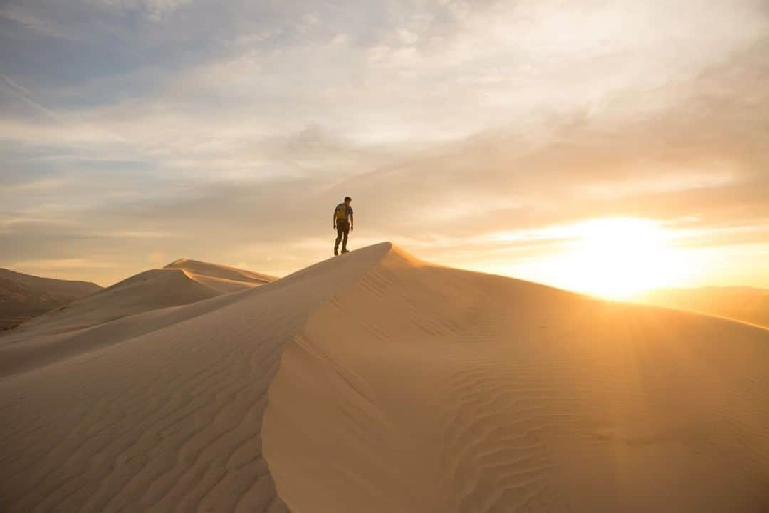 National Geographic Travelさんのインスタグラム写真 - (National Geographic TravelInstagram)「Photo by @hellokrisdavidson | Reaching the top of the Kelso Dune Field in the Mojave Desert in California involves a Sisyphean effort of scrambling upward and sliding backward against the traction resistant incline, but it’s all worth it. Upon reaching the top just as the sun is setting is akin to stepping into a dreamscape. In all my years of travel journalism, it remains a favorite memory. As the largest field of aeolian sand deposits in the Mojave Desert, the area spans 45 miles, comprised of migrating dunes, vegetation stabilized dunes, sand sheets and sand ramps— and a good dose of magic. #Mojave #NPS #kelso」8月20日 10時05分 - natgeotravel