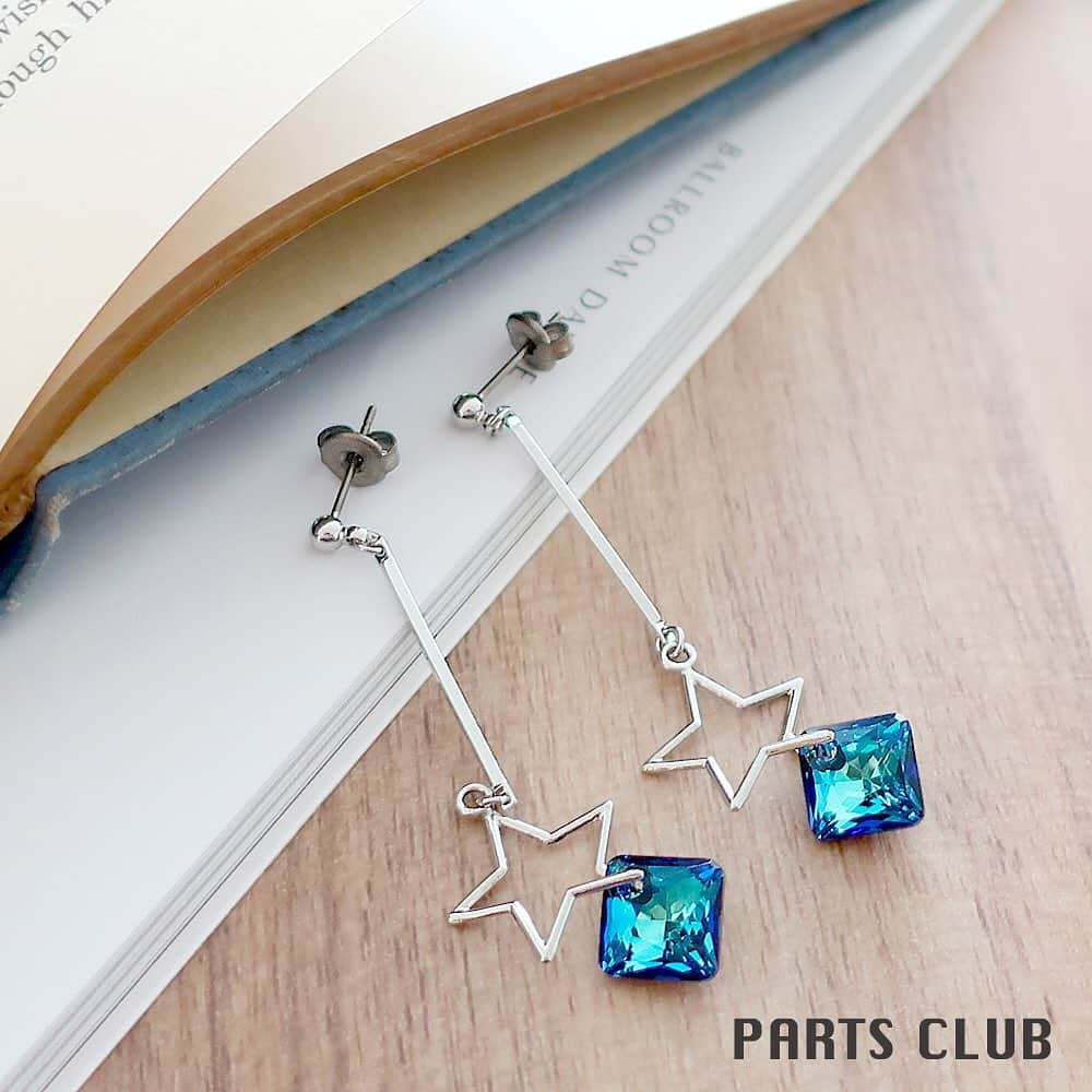 パーツクラブ Partsclub 公式アカウントさんのインスタグラム写真 - (パーツクラブ Partsclub 公式アカウントInstagram)「・ ﻿ ﻿ 💠Simple jewelry collection💠﻿ ﻿ スワロフスキー・クリスタルを使って作る、ラグジュアリーな雰囲気の大人シンプルジュエリー。💍﻿ ﻿ ﻿ 〜デザインバチカンの星からこぼれ落ちたスワロフスキー・クリスタルが煌めくデザインがとてもロマチックな作品です✨﻿ ﻿ ﻿ ﻿ ※商品の取り扱いは店舗（オンラインショップ含む）により異なります。﻿ ﻿ ﻿ ﻿ ﻿ #夏コーデ#夏ピアス#夏﻿ #パーツクラブ公式アカウント﻿ #パーツクラブ#グランプレール﻿ #アクセサリー#パーツ#ビーズ#ビーズアクセサリー﻿ #ハンドメイド#ハンドメイドアクセサリー﻿ #手作りアクセサリー#ネックレス#手作りネックレス#ピアス#手作りピアス#イヤリング#手作りイヤリング﻿ #ハンドメイドネックレス#簡単ネックレス#簡単ピアス﻿ #パーツクラブ動画﻿ #partsclub#handmade#accessory」8月20日 10時08分 - partsclub_official