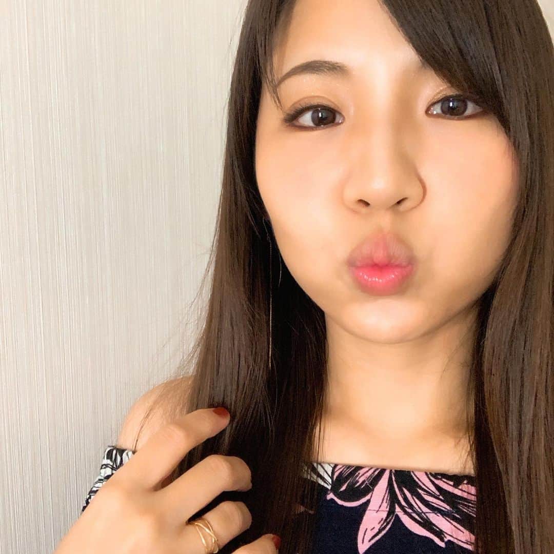 阿部真央のインスタグラム：「‪おはようございます☀️今日は大阪神戸でプロモーション。よろしくお願いします🙋‍♀️‬ ‪まずはこのあと11:00～放送の‬ ‪FM802「UPBEAT!」さんに生出演するよ。是非聴いてね。‬ ‪みんなも良い1日を✨‬ ‪#阿部真央‬ ‪#あべま‬」