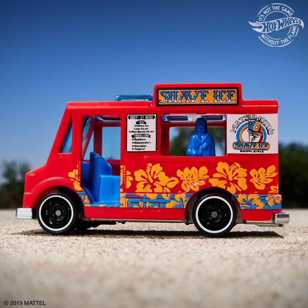 Hot Wheelsさんのインスタグラム写真 - (Hot WheelsInstagram)「Hangin’ loose waiting for a quick bite. What’s your favorite shave ice flavor? 🤙🍧 #HotWheels」8月20日 10時19分 - hotwheelsofficial