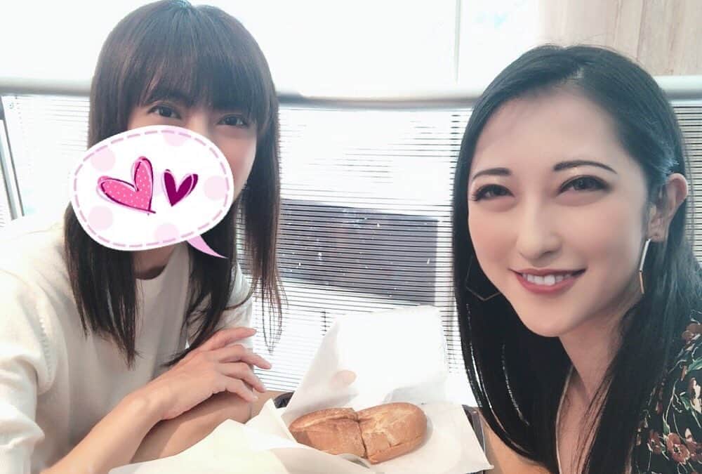 のインスタグラム：「. . . . あれ？顔のせて良かったか 忘れたからこれww . . . どちらかと言えば あっねの方が妹感。 . . . 私は年々マダム化してるんで ちょとイメチェンでもしよかなww . . . #黒髪ストレート #黒髪ロング #前髪憧れる #やってみよかな #姉はヨギーニ #私はトレーニー #姉は瞑想 #私はウエイト #姉はスレンダー #私はバルキー #姉はナチュラル #私は濃いめ #いやナチュラルはメイクの話 #ナチュラルに気を使う問題 #さりげなくパン #パンパンパンパン #綺麗は作れる #努力は必ず報われる . . . .」