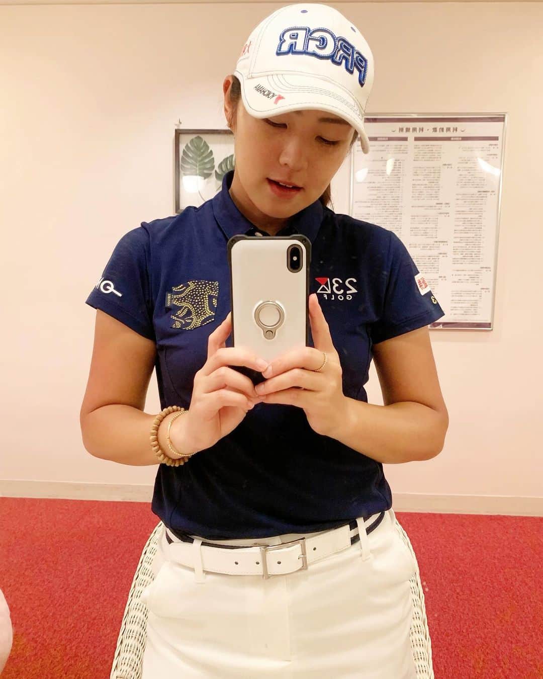 辻梨恵さんのインスタグラム写真 - (辻梨恵Instagram)「鏡ごしの…😌🤳 . #大和証券 #23区GOLF #PRGR #HulchiBelluni」8月20日 10時24分 - s2.golf