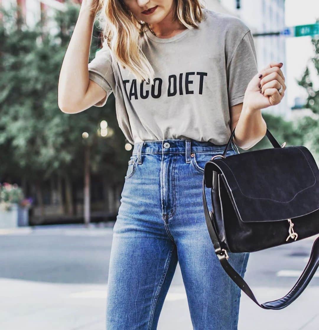 のインスタグラム：「Loving @hayleytanous and her fall #suede satchel. Also loving anything that has taco as part of my diet. 🌮」