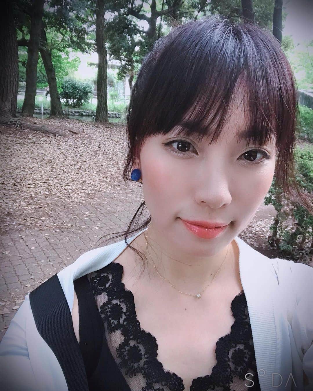のインスタグラム：「#夏の黒#夏の黒が好き #公園散歩#夏の黒コーデ  #暑くて髪の毛は常にアップ#秋になったらダウンヘアできるかな #イアラ#イアラモデルエージェンシー #iara#iaramodelagency #氷浦紫 #yukalihiula #model」