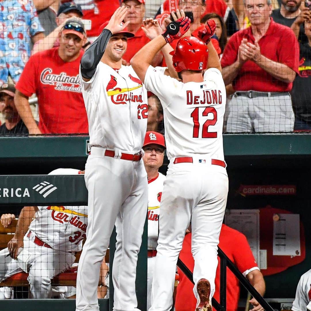 セントルイス・カージナルスさんのインスタグラム写真 - (セントルイス・カージナルスInstagram)「HE HIT IT INTO THE BIG MAC SIGN!🤭」8月20日 10時49分 - cardinals