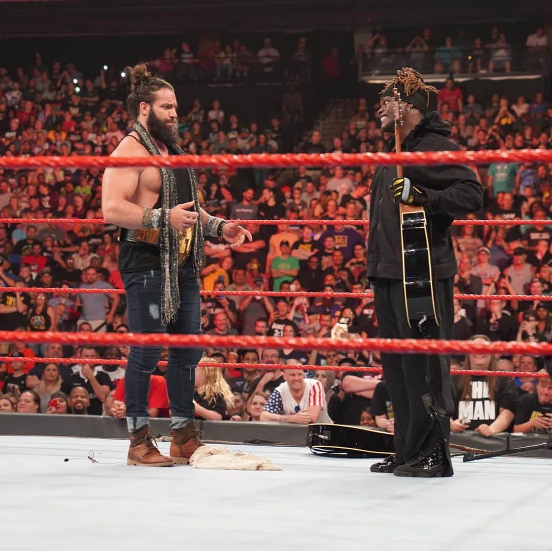 WWEさんのインスタグラム写真 - (WWEInstagram)「@ronkillings1 face tells the story... so close!  #RAW @iameliaswwe」8月20日 10時53分 - wwe