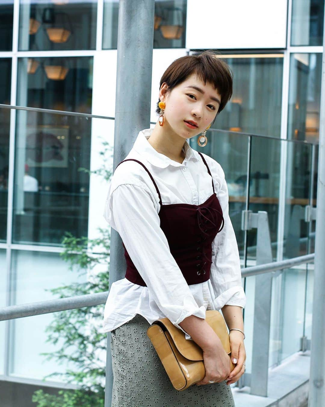 Fashionsnap.comさんのインスタグラム写真 - (Fashionsnap.comInstagram)「【#スナップ_fs】 Name 神谷 紗綾  Bustier #FOREVER21 Shirt #GAP Skirt #SENSEOFPLACE #URBANRESEARCH Bag #TORYBURCH Shoes #SENSEOFPLACE #URBANRESEARCH Earrings #Lattice Ring #error404  #fashionsnap #fashionsnap_women」8月20日 11時00分 - fashionsnapcom