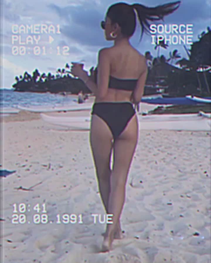 のインスタグラム：「Ooh baby, I love your way, everyday🌈🧡 . #hawaii #beach #girl #lifeisbeautiful #peaceful #peace #happy #love」
