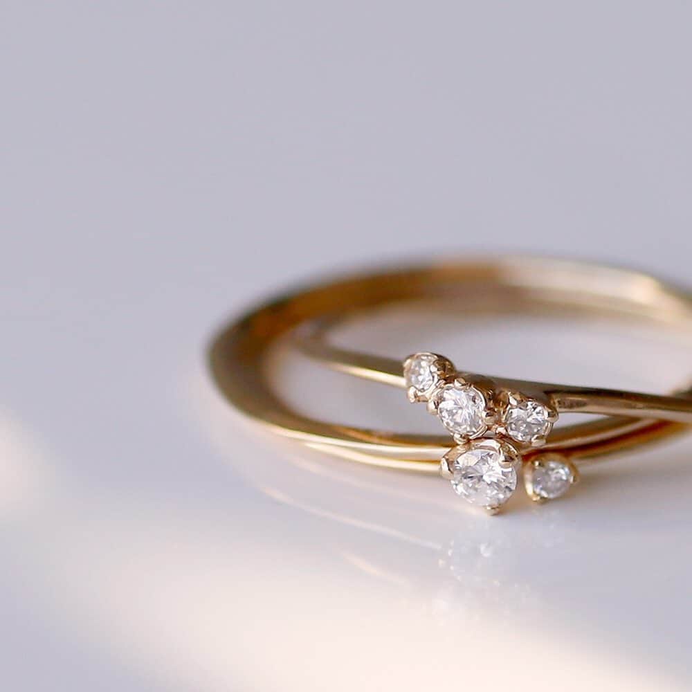 SIENAさんのインスタグラム写真 - (SIENAInstagram)「大小様々なサイズのダイヤモンドがランダムに重なる立体的なデザイン。  #sienarose #amanogawa #diamond #ring #jewelry #シエナロゼ #天の川 #ダイヤモンド #リング #お守りジュエリー #プレゼント #ジュエリー」8月20日 11時04分 - sienarose_official