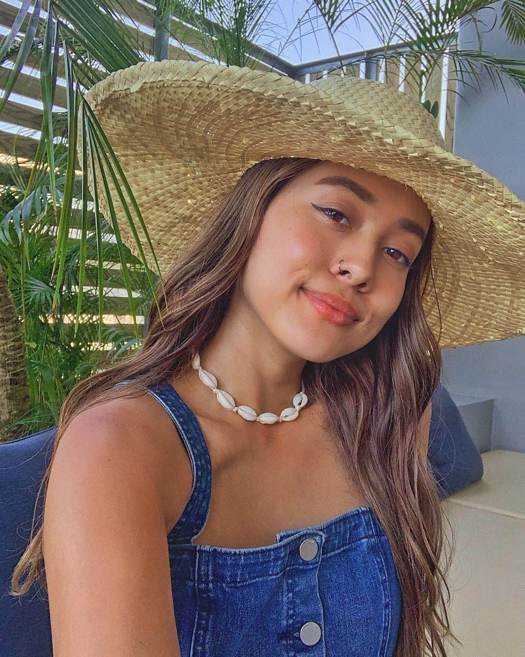 Tattyのインスタグラム：「9月の沖縄、行きと帰りの便で台風が被らない事を祈る😭🙏❤️ はーーもっと簡単に色んな国見て周りたい🌴仕事ももちろん大事だけど30代突入する前までにもっと人生経験たくさんしたいなー🙏子供に色々教えられる親になりたい。」