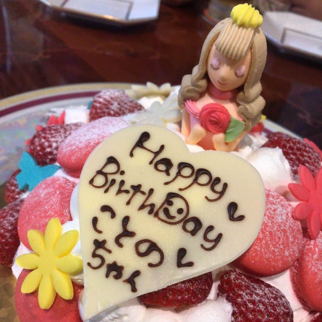 田中琴乃さんのインスタグラム写真 - (田中琴乃Instagram)「8.18 Birthday✴︎ ・ ご連絡下さった方々 どうもありがとうございました🙇‍♀️ ・ 充実した1年にできるよう頑張ります🌻 ・ 今後ともよろしくお願い致します🎈 ・ ・ #birthday」8月20日 11時09分 - tanakakotono