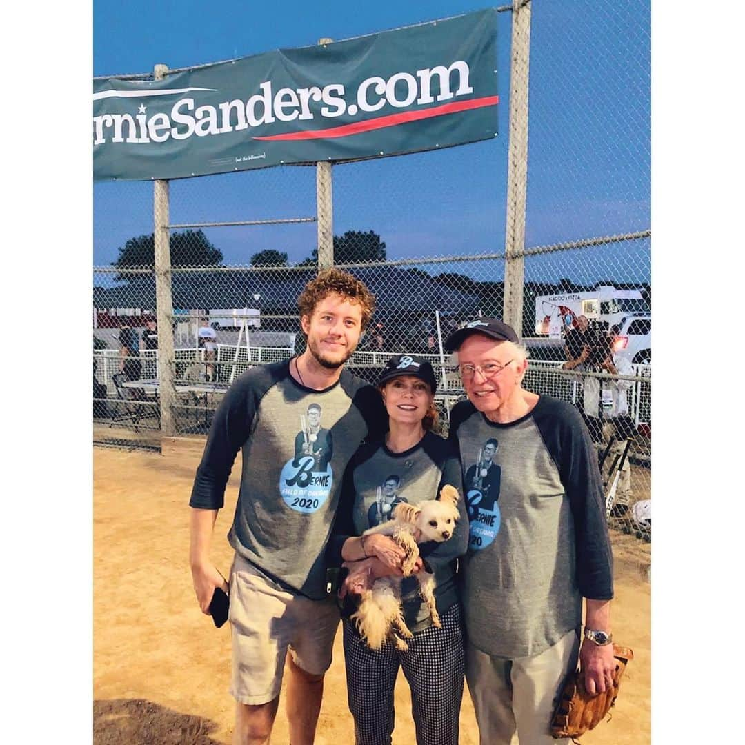 スーザン・サランドンさんのインスタグラム写真 - (スーザン・サランドンInstagram)「So much fun at the best baseball game ever on the Field of Dreams with my guys.」8月20日 11時15分 - susansarandon