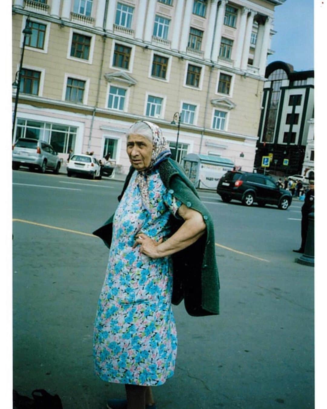 フィガロジャポンさんのインスタグラム写真 - (フィガロジャポンInstagram)「本日発売のフィガロジャポン10月号の巻頭企画「ロマンティックの教科書」内のファッションストーリーで、ウラジオストクにてロケを行いました。本誌ではロマンティックな街のムードと共に、秋のファッションを楽しんでくださいね。 photo : @hirokomatsubaraa⠀ #figarojapon #ロマンティックの教科書 #フィガロ10月号 #figaro30」8月20日 11時34分 - madamefigarojapon