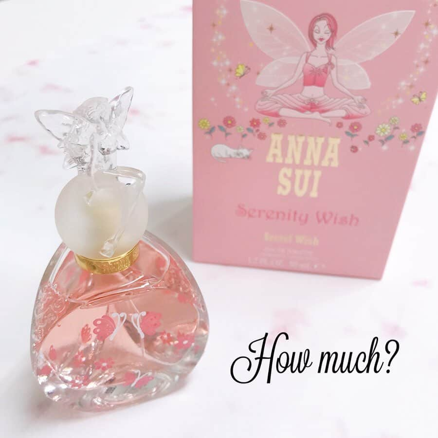 ファンビ寺内 (fanbi) さんのインスタグラム写真 - (ファンビ寺内 (fanbi) Instagram)「ANNA　SUI　serenitiy wish EDT . アナスイから出た新作オードトワレです💗忙しい日々の中に、森を散歩しているようなリフレッシュできる時間を与えてくれます🌲甘すぎない香りでつけやすく今の時期におすすめです☺️ . ✔︎会員価格は¥2,850(税抜)✨ . #fanbiTown2-3階 に入荷しています 数量限定です❗️ . ⚠️お問い合わせは… インスタグラム プロフィールページの電話・メール、もしくはホームページのお問い合わせ よりお願いします🙇🏻‍♀️ TEL：06-6262-2161(代表) MAIL：info@fanbi.co.jp -------------------- #ファンビ寺内 は、会員制の #卸問屋 です。 店舗へのアクセス、ご利用方法はプロフィールのURLからご確認ください😊 -------------------- #フォローしてね 😉💕 . #ファンビ #fanbi寺内 #fanbi #寺内 #大阪 #osaka #本町 #honmachi #堺筋本町 #sakaisujihonmachi  #問屋  #アナスイ #ANNASUI #香水 #オードトワレ #セレニティウィッシュ #serenitiywish #新作 #フレグランス #おすすめ #リフレッシュ」8月20日 11時36分 - fanbi_official