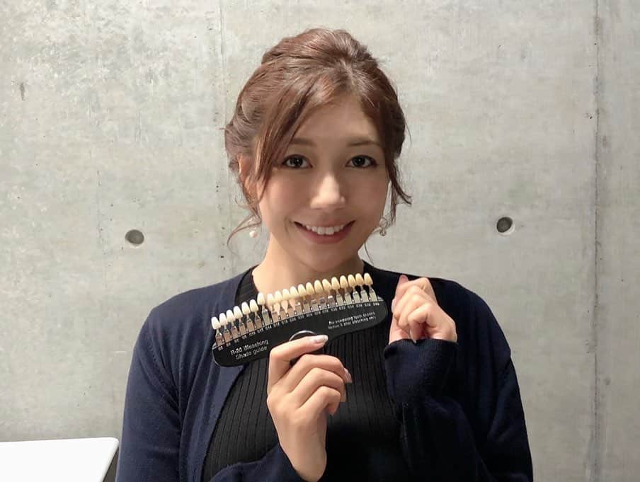 のインスタグラム：「昨日は、筋トレとランニングとモリモリに身体を痛めつけてきたので😭 今日は全力メンテナンスデー！ 朝から、病院にホワイトニングに打ち合わせにつめつめスケジュールしてます笑笑  ちなみに、ホワイトニングは、初めてセルフホワイトニング行ってみた！ 爆睡でした（´-`）.｡oO 休憩がてら行くのも良いなぁ♪←違  てか、仕事前とかにスケジュール入れすぎるくせ、どうにかしたい、、（╹◡╹）！ ホワイトニング→ ✨Platinum Beauty 表参道店✨ 03-6804-5679 【住所】 東京都渋谷区神宮前4-15-3  #今日はメンテナンスデー #夜はアベプラだよ  #セルフホワイトニング #個室 #PLATINUM #表参道 #美容 #表参道エステ #表参道サロン #寝ながらホワイトニング #休憩にどうぞ #ホワイトニング #美歯 #pr」