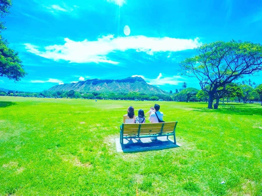 kawaiihawaiitourさんのインスタグラム写真 - (kawaiihawaiitourInstagram)「カワイイ・ハワイ・ツアーのどこでもツアーでは、カピオラニ公園のベンチに座ってお写真を撮る「ダイアモンドヘッド」も大人気です‼️😄🤙 当社では、お客様が行きたいところを自由に選んでもらって好きなようにツアーが回れます‼️ -------------------------------------------- ❤️Kawaii Hawai'i Tour / カワイイ・ハワイ・ツアー ❤️✨🌈プラン🌈✨ (ハワイ州政府公認会社 PUC 497-C) ✔︎日本人経営 日本人ガイド付きツアーなので安心️🏝✨😎👍🏽 ✔︎あなただけのオリジナルツアーが作れます ✔︎初ハワイ満喫コース、オススメスケジュールご用意しています‼︎ ✔︎ガイドブック派？それともローカル体験派？ ✔︎なんでもご相談下さい 💁🏽‍♂️💁🏽☀️🏝✨😎👍🏽 ✔︎お写真もたくさんお撮りします🤳 ------------------------------------------- お客様の笑顔が私達の笑顔をモットーにツアーをさせてもらっています🚙🚖🚘 ------------------------------------------- #ハワイ #hawaii  #ハワイ旅行 #ハワイ女子旅 #ファインダー越しの私の世界 #ハワイ大好き #旅行 #ハワイ好き  #空  #ハワイ女子旅 #ダイアモンドヘッド  #カイルア  #この木なんの木 #ハワイ好きな人繋がりたい #カピオラニ公園  #ワイキキ #カカアコ  #ハワイ行きたい #カイルア  #写真好きな人と繋がりたい #社員旅行 #ピンクピルボックス #ハワイチャーターツアー  #ハワイツアー #ハワイオプショナルツアー  #天国の海  #アウラニディズニー」8月20日 11時59分 - kawaiihawaiitour
