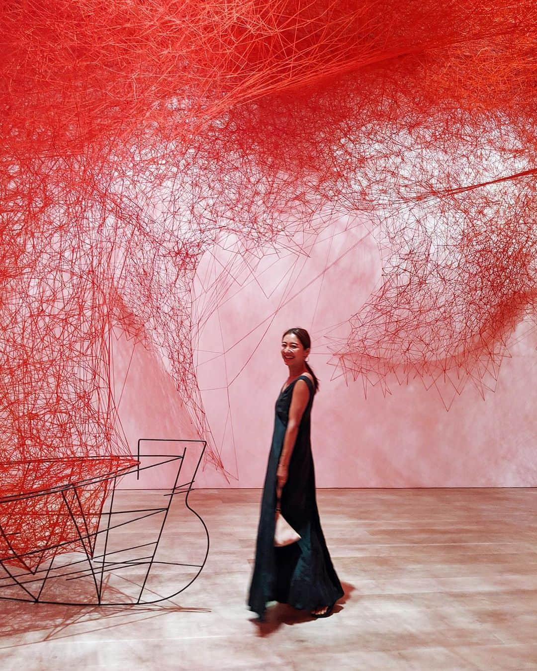 Icumi Oohamaさんのインスタグラム写真 - (Icumi OohamaInstagram)「CHIHARU SHIODA. . 「魂がふるえる」. 入ってすぐのインスタレーションにすでに圧倒させられ. 奥へ奥へと進んでいく. 1つ1つが色々な意味に捉えられるので. 自分自身も重ねてみたり.. . "不確かな旅" "目的地を見つけて" . #chiharushioda #塩田千春 #魂がふるえる #icumi_art」8月20日 12時13分 - icumi___