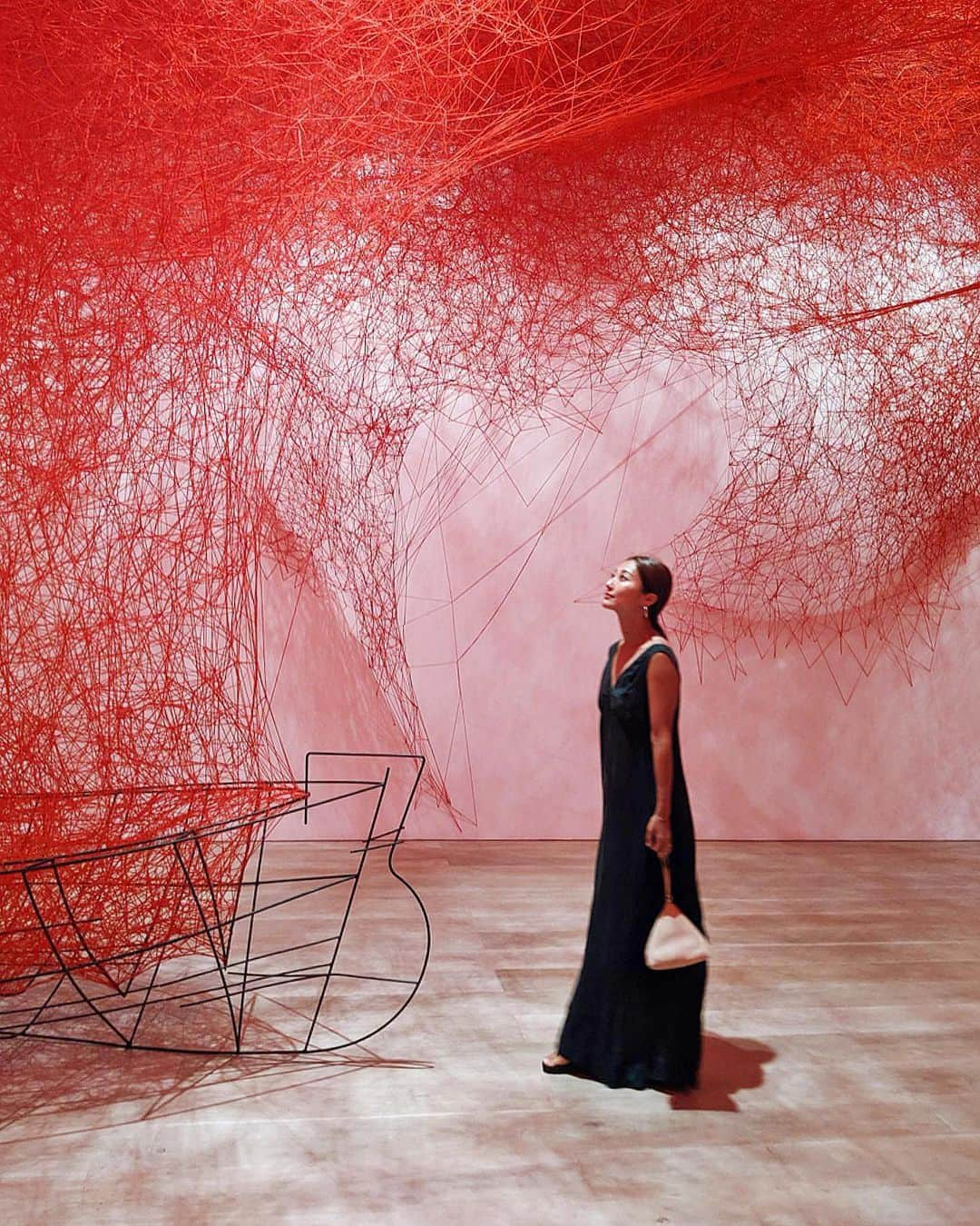 Icumi Oohamaさんのインスタグラム写真 - (Icumi OohamaInstagram)「CHIHARU SHIODA. . 「魂がふるえる」. 入ってすぐのインスタレーションにすでに圧倒させられ. 奥へ奥へと進んでいく. 1つ1つが色々な意味に捉えられるので. 自分自身も重ねてみたり.. . "不確かな旅" "目的地を見つけて" . #chiharushioda #塩田千春 #魂がふるえる #icumi_art」8月20日 12時13分 - icumi___