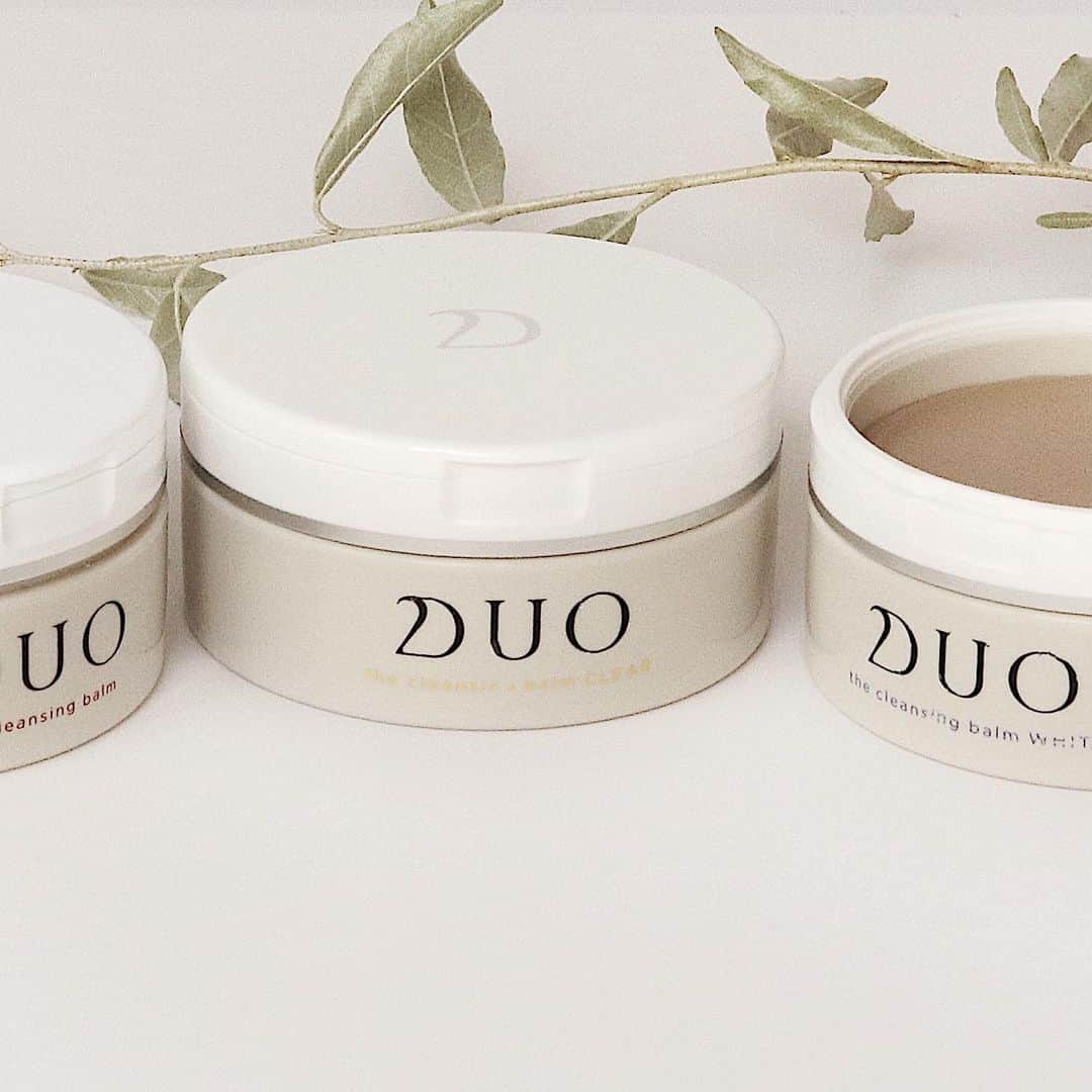 D.U.O.（デュオ）のインスタグラム：「. ＼＼ 本日8/20 ／／ ロゴ・パッケージリニューアル❣️❣️❣️ ＾＾＾＾＾＾＾＾＾＾＾＾＾＾＾＾＾＾＾ . 新ロゴトライアル用のバームは 8月末発売予定です！ もう少しお待ちください🥺❁︎.° . また、皆さまに感謝を込めて キャンペーンやイベントを 行っていけたらと考えています🥰 お楽しみに！^^ . 多くの方にご愛顧いただき10年 これからもよろしくお願いします♡ . . －－－－－－－－－－－－－－－－－－ サイトもリニューアルしています！ ▽プロフィールのURLをチェック💞 https://www.duo.jp －－－－－－－－－－－－－－－－－－ . #duo #デュオ #デュオザクレンジングバーム #クレンジングバーム #W洗顔不要 #洗顔料 #アンチエイジング #アンチエイジング化粧品 #毛穴ケア #角質ケア #保湿 #リニューアル」
