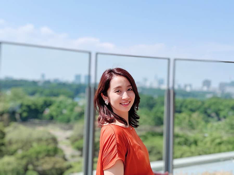 小野恵美のインスタグラム：「先日の日比谷ランチ🍽 青い器ってやっぱり素敵💠 さて今日はこれから私の母とお出かけ！ 夜も楽しみな予定が💓😆 変わりやすい天気のようなので、気をつけたいですね！」