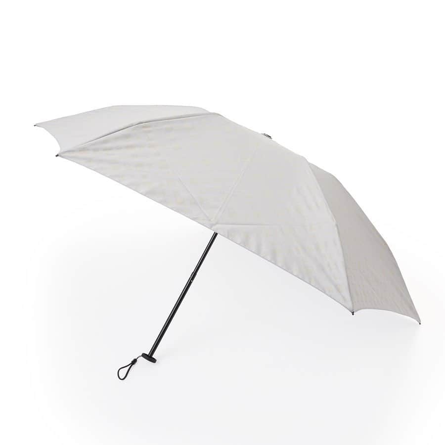 Daily russetさんのインスタグラム写真 - (Daily russetInstagram)「. 💐PRE ORDER💐 . 定番の雨傘と、折り畳み傘が登場‼️ WEBにて先行予約会を開催いたします💫 . . 折り畳み傘 品番：DRZ1092216A0002 カラー：ブラック、グレー、ネイビー、ピンク 価格：￥4,752（税込） . 長傘 品番：DRZ1092216A0001　 カラー：ブラック、グレー、ネイビー、ピンク 価格：￥4,320（税込） . ギフトにはもちろん、ご自身用にも大変オススメのアイテムです🌻✨ . #PREORDER  #black #pink #navy #gray #watch  #umbrella #raingoods . @daily_russet . #dailyrusset #dailyrussetstaff  #daily #basic #simple #monogram #nylon #instadaily #instagood #instalike #instalove  #japan #tokyo #osaka」8月20日 12時25分 - daily_russet