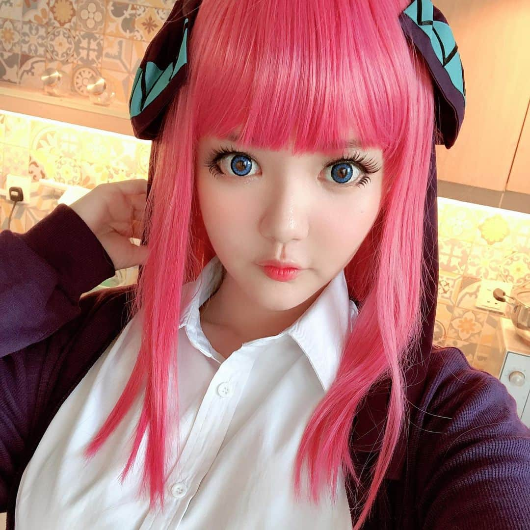 YingTzeさんのインスタグラム写真 - (YingTzeInstagram)「2nd Sister , Nino Nakano from Quintessential Quintuplets ❤️✨ With this all 5 sisters are complete !!! Wohoooooo !!! _ This has been a 2 month long project ~ instead if shooting all in a day ( since they have the same face lol ) , I separate all 5 shoots over the span of 2 months. 😂💦 _ Fun fact : Nino’s wig took the longest to arrive . Which explains why she is last 😂😂😂 _ #blessed #yingtzecosplay #quintessentialquintuplets #gotoubunnohanayome #nakanonino #cosplaygirls #cosplaymalaysia」8月20日 12時29分 - yingtze