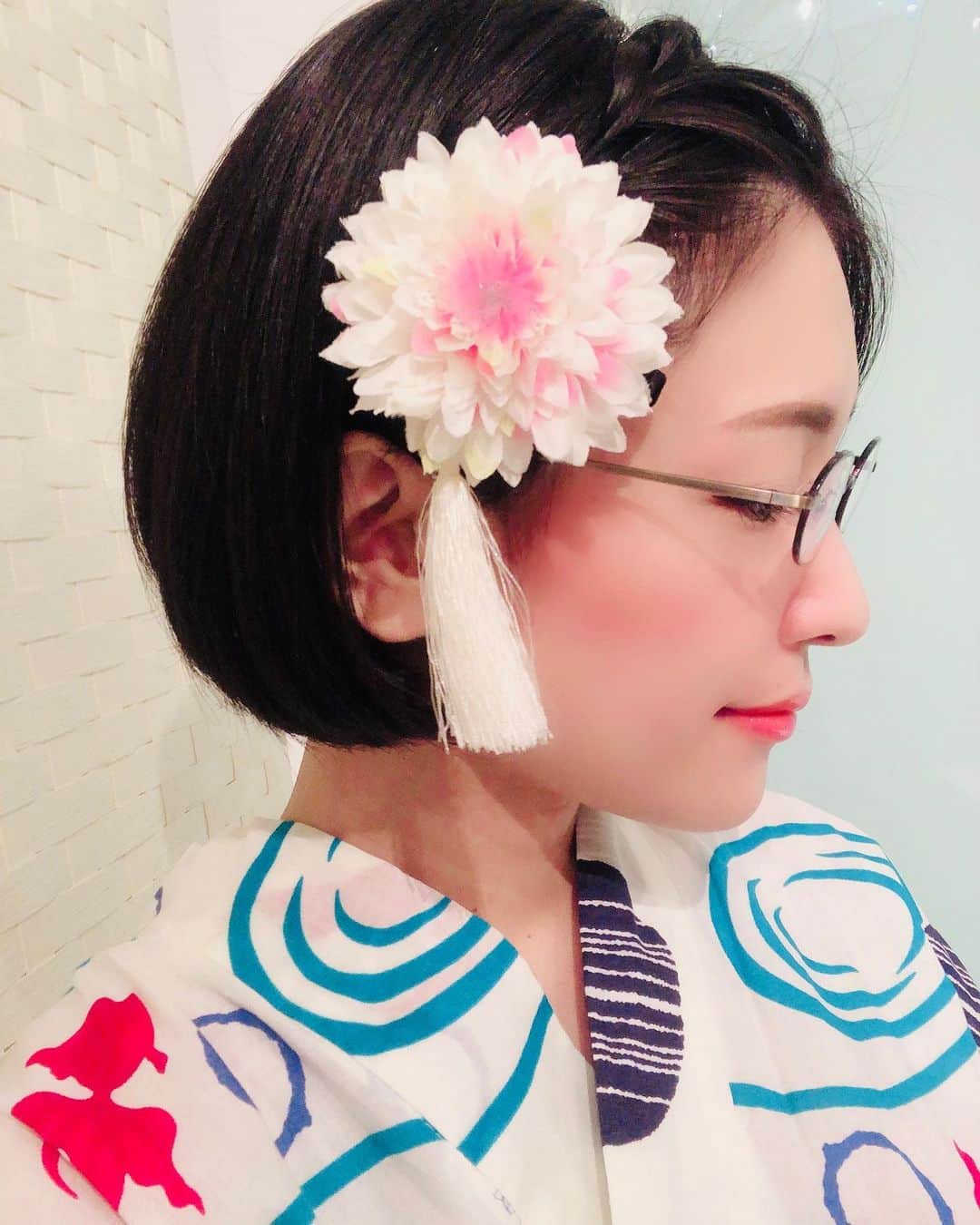 のインスタグラム：「真知子さん @machikotezuka の浴衣と髪飾りをかしてもらったよ〜。 金魚柄初めて着ました。うれしい。」