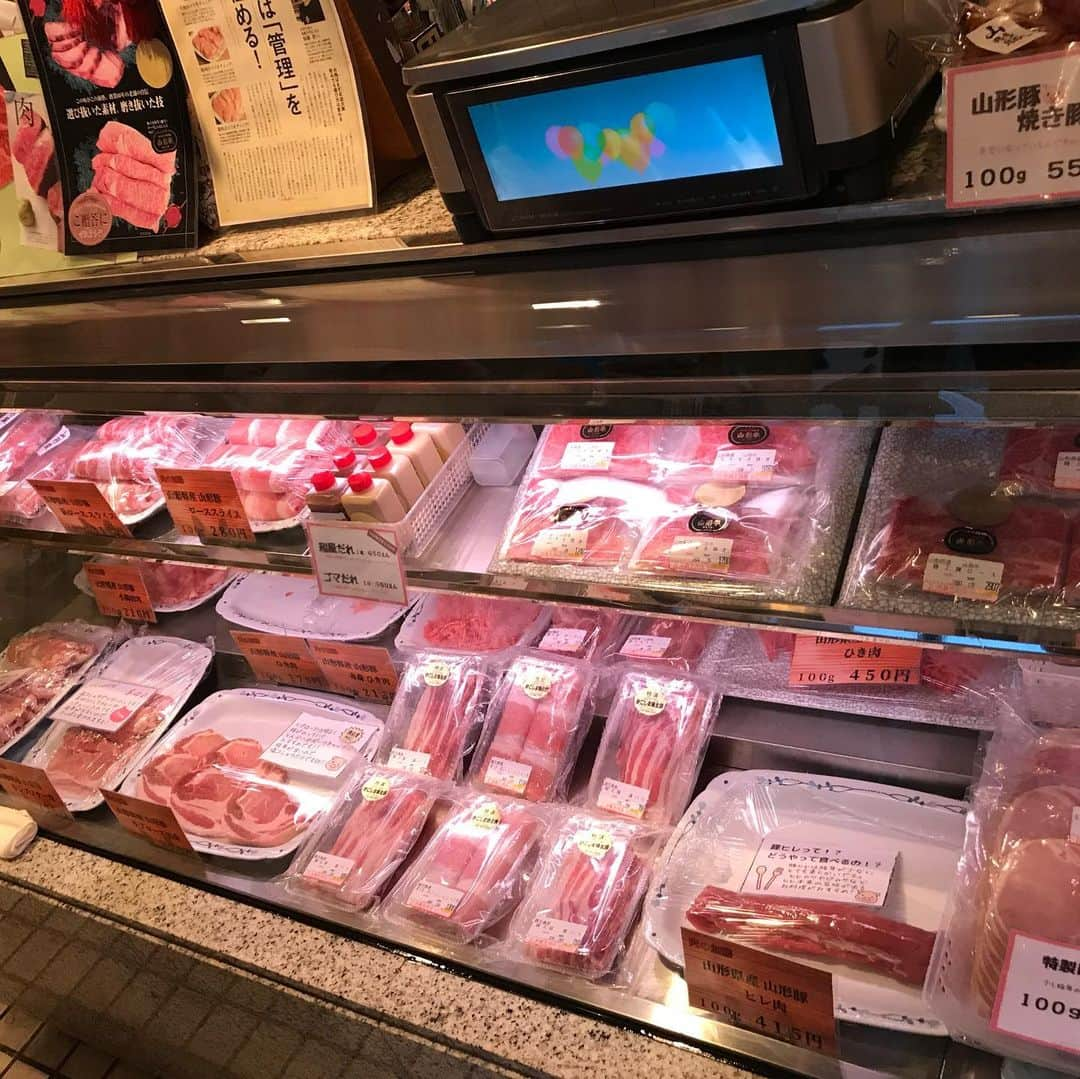 高橋克典さんのインスタグラム写真 - (高橋克典Instagram)「加藤牛肉店  #友人のお店 #加藤牛肉店 ＃本店 #今や有名なこのお店 ＃銀座のレストラン #西麻布の焼肉屋 #あつし #山形牛 ＃作者に目をつけて #仕入れ ＃とにかく美味い ＃店で食べるもいいけれど、通販か本店で買って思いっきり食べるがいいね！ ＃今 も #本店 は #街の普通のお肉屋さん ＃それがまたいいよね #タタキ ＃コロッケ ＃メンチ ＃コンビーフコロッケ ＃加工品も ＃絶品 #最高 ＃山形牛 はもちろん ＃山形豚 もすごい！ #最高かよ」8月20日 12時47分 - katsunoritakahashiofficial