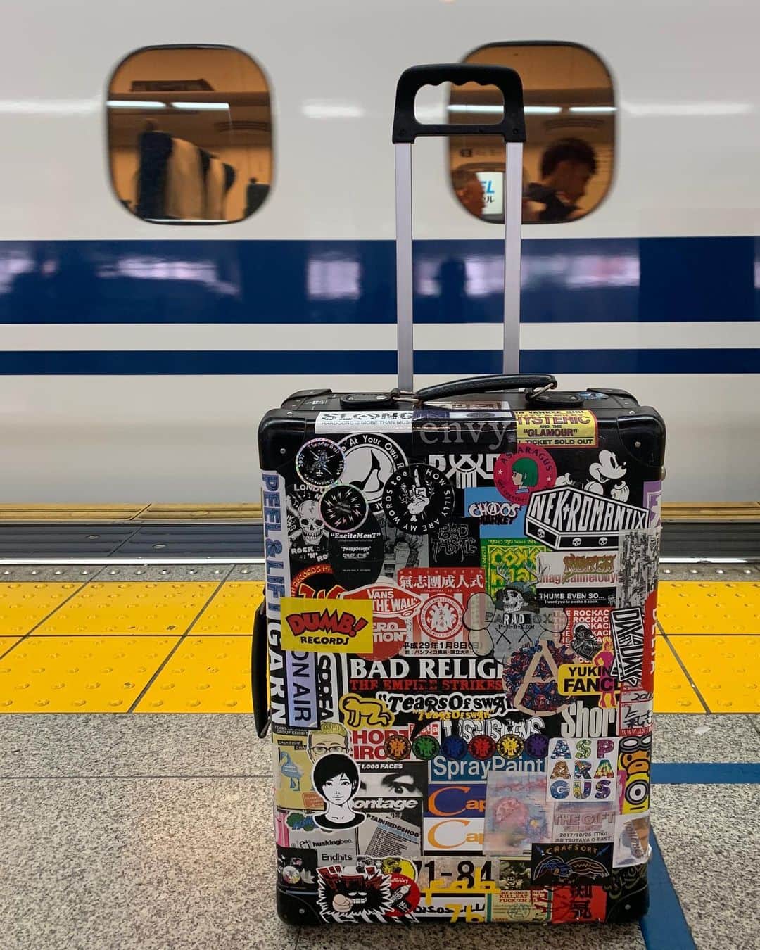 のインスタグラム：「明日から大阪ルクアイーレにてDEPARTMENT STORE TOUR-2019がスタートます!! 1週間、店頭にて皆様のご来店をお待ちしておりますので宜しくお願い致します(^^)🏬🕴 TEARS OF SWAN×Amijed/DEPARTMENT STORE TOUR-2019  BRAND:Tears of Swan  Amijed  and more…  2019.8/21(wed)〜8/27(tue) LUCUA1100 〒530-8558  大阪市北区梅田3-1-3-2F isetan Urban Market （イセタンアーバンマーケット） プロモーション3  @tears_of_swan #tearsofswan @amijed_official  #amijed #大阪 #ルクアイーレ  #lucua1100  #isetanurbanmarket  #departmentstoretour #departmentstore #tour #2019」
