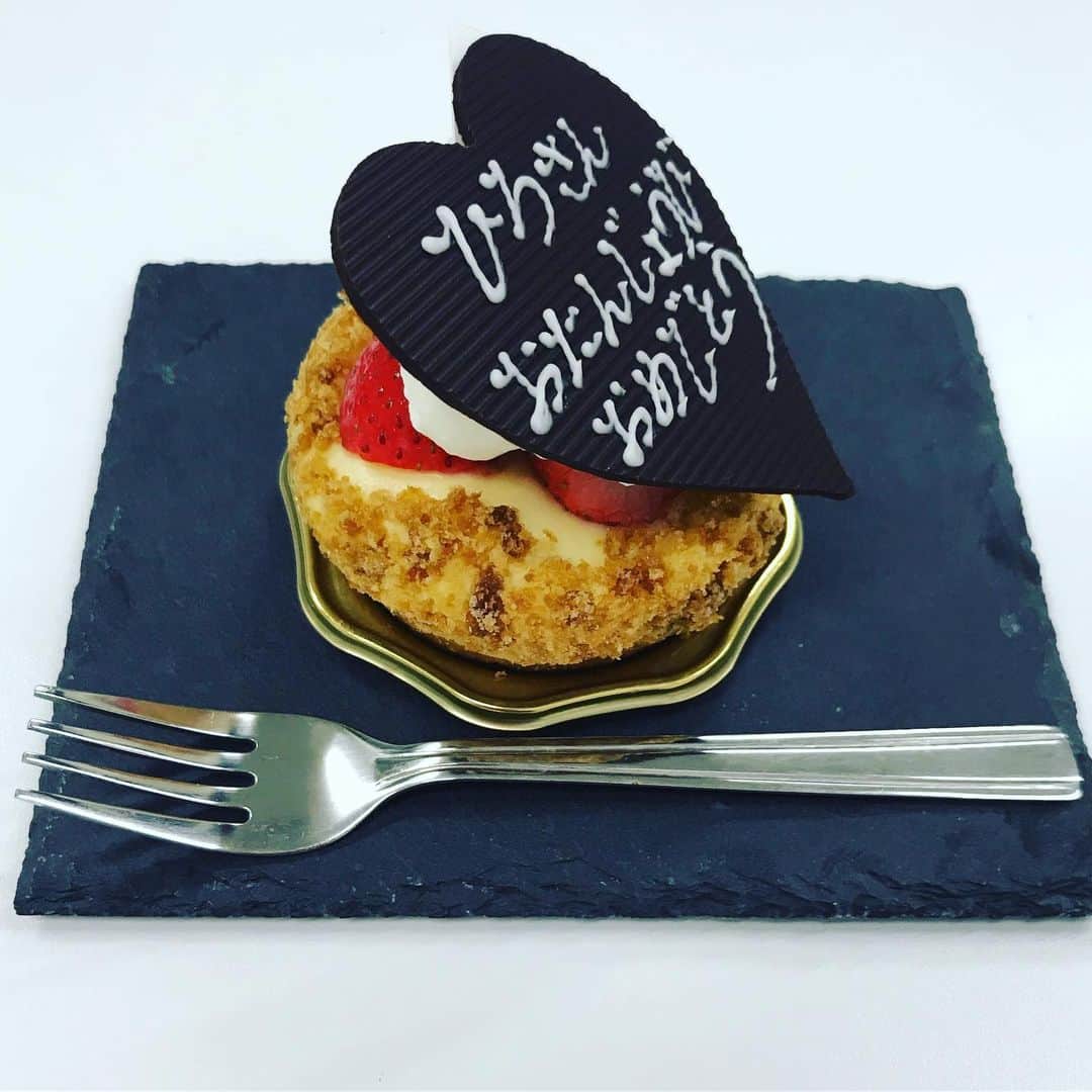 家計診断士さんのインスタグラム写真 - (家計診断士Instagram)「社員のみんなから素敵なお誕生日のお祝いをしてもらいました。  素晴らしい社員がいてくれて、本当に経営者冥利に尽きます。  いつもありがとう！😊」8月20日 13時09分 - kakeishindanshi_official