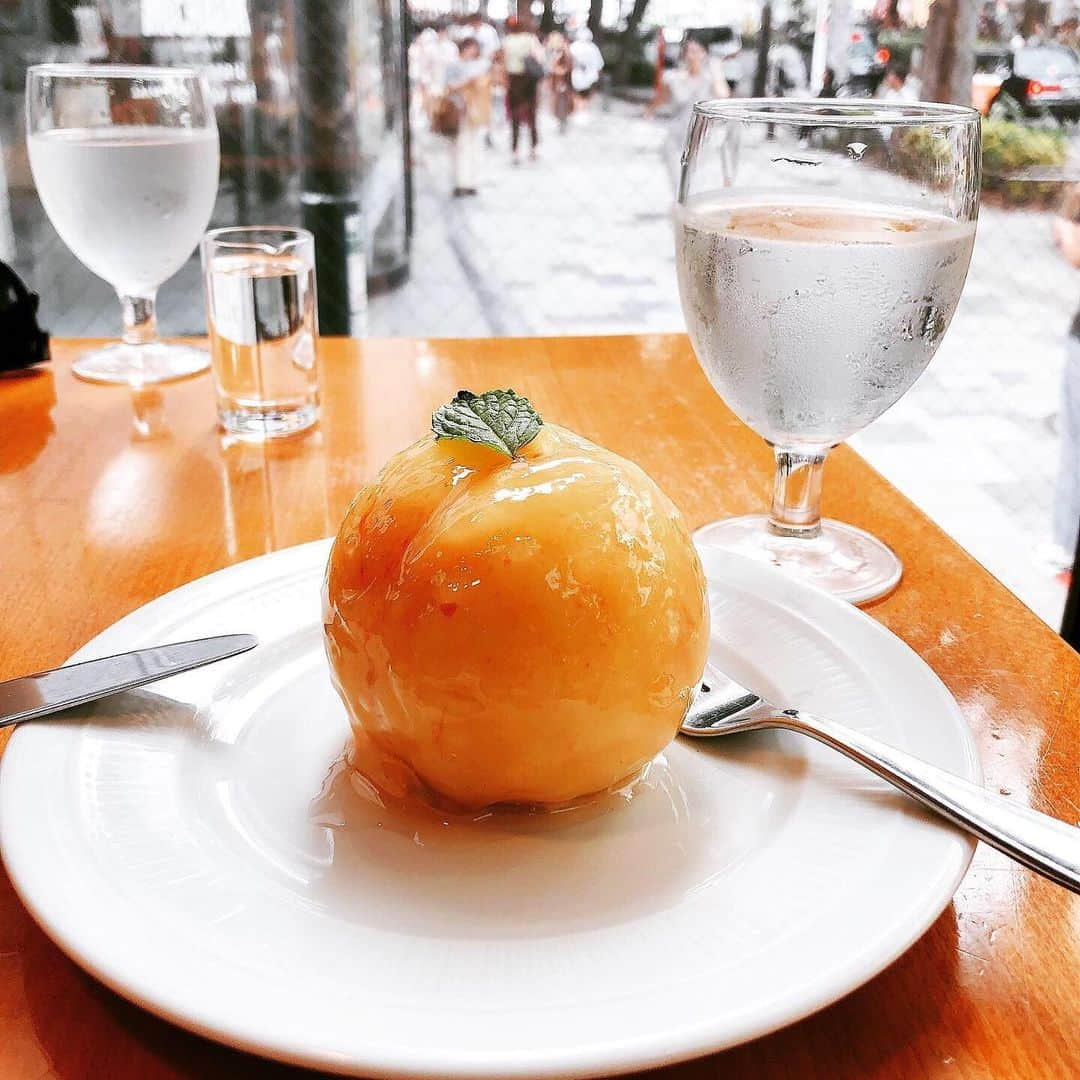 兒玉遥さんのインスタグラム写真 - (兒玉遥Instagram)「まるごと桃ケーキ美味しかった🍑﻿ ﻿ It was delicious a peach cake🍑﻿ ﻿ #カフェ巡り #カフェ #表参道カフェ #桃 #表参道ランチ」8月20日 13時10分 - haruka_kodama919