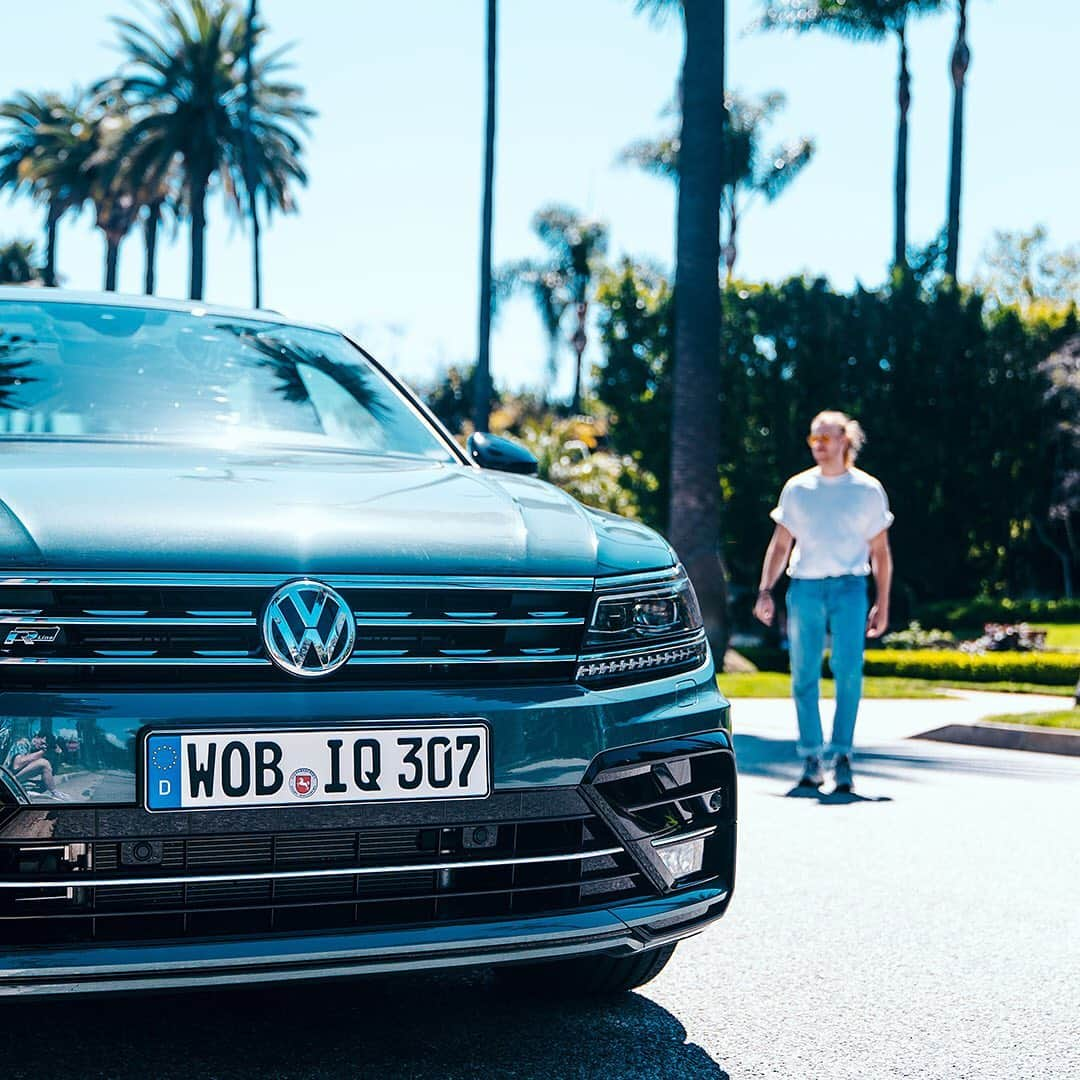 フォルクスワーゲンさんのインスタグラム写真 - (フォルクスワーゲンInstagram)「Ready for a ride. #palmtrees #design #tiguantuesday #vwtiguan #volkswagen #vw」8月21日 0時11分 - volkswagen