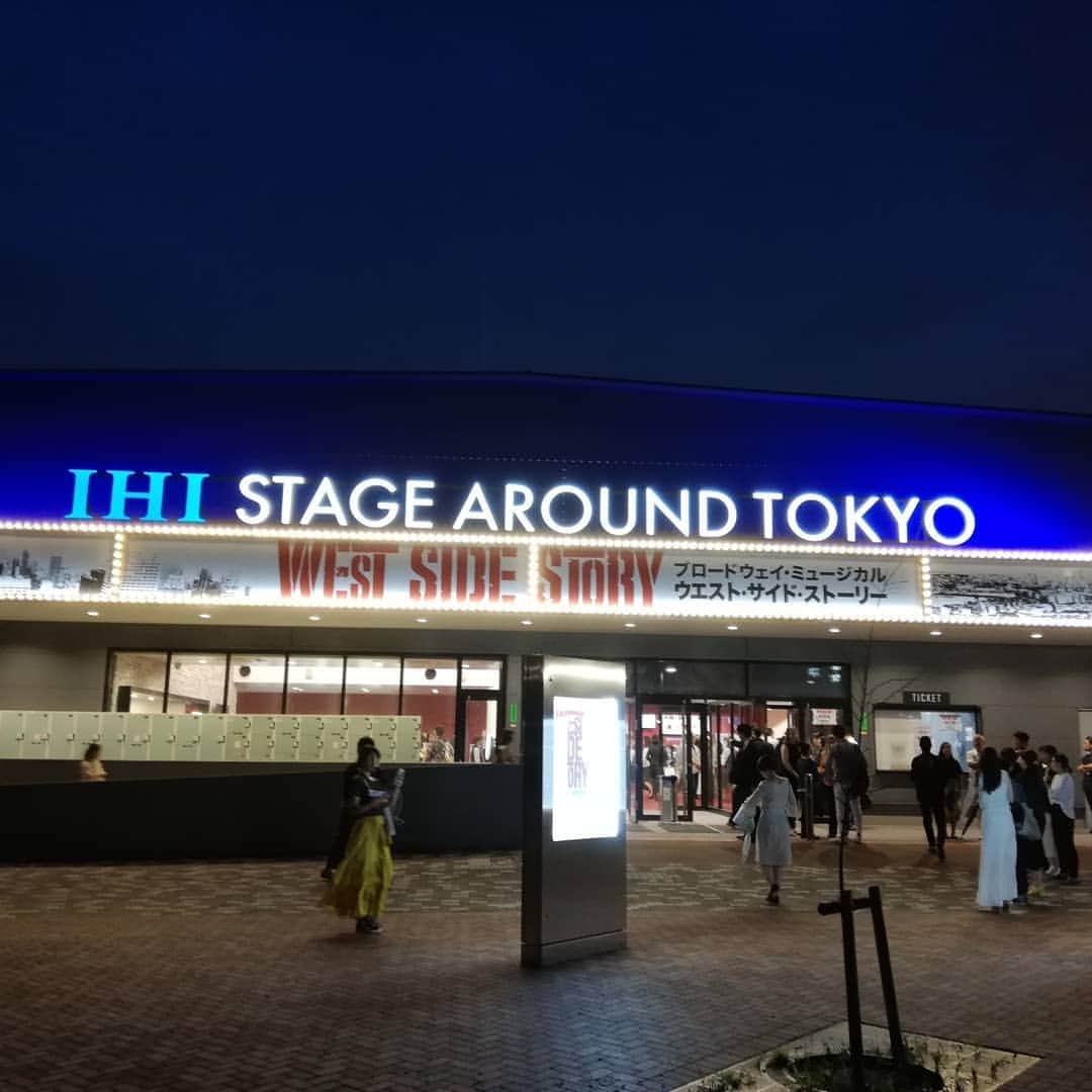 平井“ファラオ”光さんのインスタグラム写真 - (平井“ファラオ”光Instagram)「豊洲IHIステージアラウンド東京にてミュージカル『WEST SIDE STORY』を。  迫力の回転ステージと演者の表現力の高さに脱帽。中でもマリア役の子のよく通る美声！  ちなみに僕の大好きな歌手のヘイリー・ウェステンラが歌ってるWEST SIDE STORYのサントラも素晴らしいので是非。  #ミュージカル #ウエストサイドストーリー #westsidestory #豊洲 #ihiステージアラウンド東京 #ヘイリー #ヘイリーウェステンラ #hayleywestenra #必見 #必聴」8月21日 0時08分 - hirapoyopharaoh