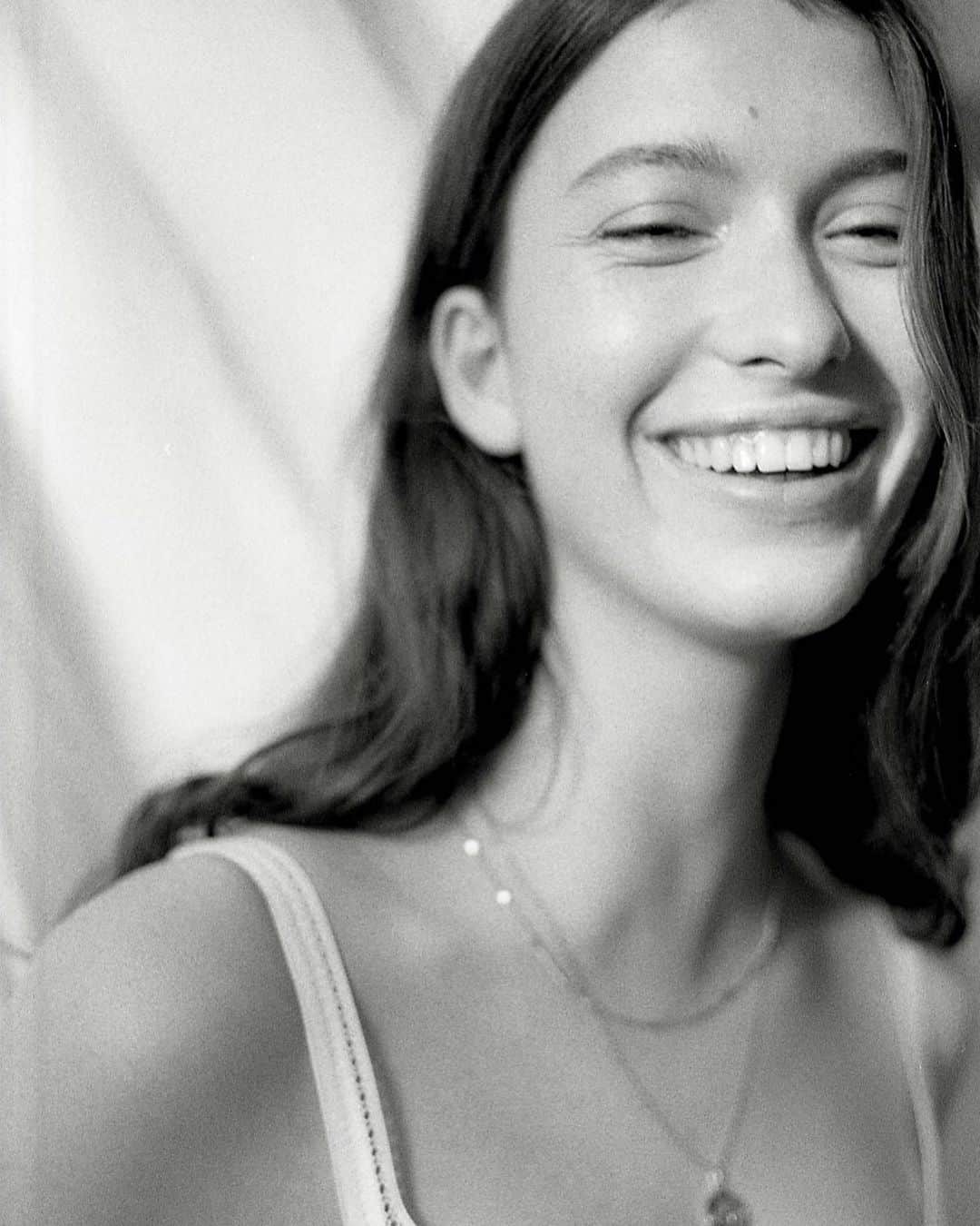 レジャビーのインスタグラム：「MAISONLEJABY likes to highlight women —— MAISONLEJABY aime sublimer les femmes #maisonlejaby #femme #portraitdefemme #liberte #sourire #women #designedbywomenforwomen」
