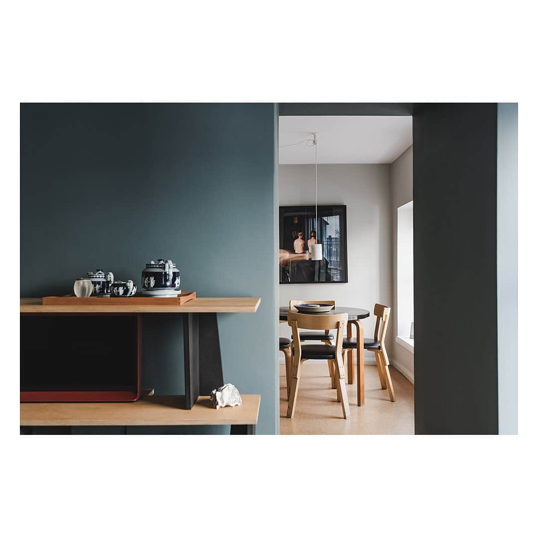 The Modern Houseさんのインスタグラム写真 - (The Modern HouseInstagram)「Art Class: a beautiful apartment in a converted Victorian school in Hackney. Link in our bio to see the sales listing.」8月20日 22時38分 - themodernhouse