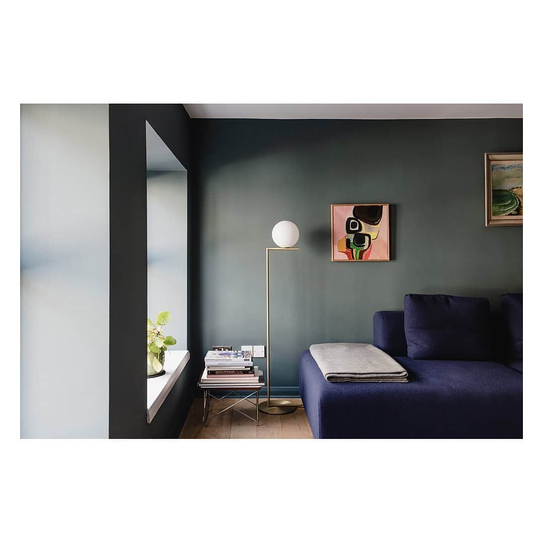 The Modern Houseさんのインスタグラム写真 - (The Modern HouseInstagram)「Art Class: a beautiful apartment in a converted Victorian school in Hackney. Link in our bio to see the sales listing.」8月20日 22時38分 - themodernhouse