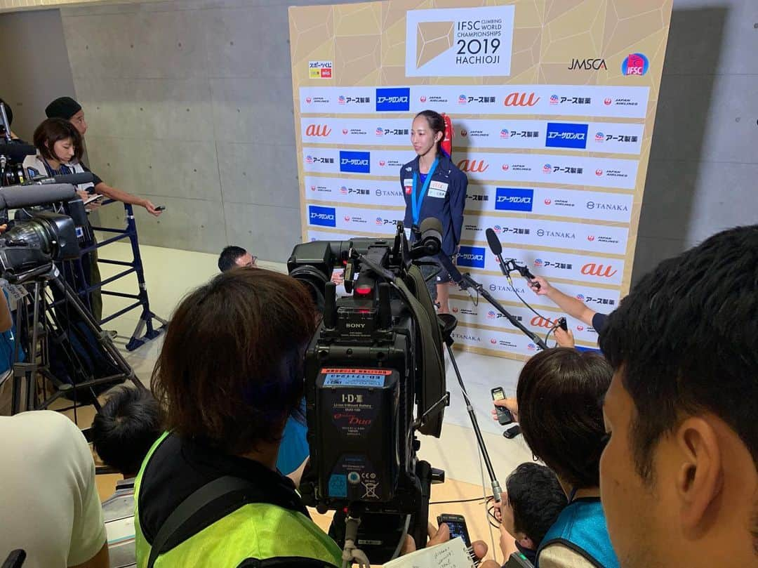 矢原里夏さんのインスタグラム写真 - (矢原里夏Instagram)「IFSC Climbing World Championship Hachioji﻿ Women's combined Final.﻿ @noguchi_akiyo  was second🥈Since she was the highest ranking Japanese, Qualifies for the Tokyo Olympics.﻿ ﻿ Congratulations !!﻿ ﻿ 最後の最後までハラハラドキドキでした！﻿ 決勝では8人中4人が日本人！これも快挙です👏﻿ ﻿ 15歳ながら堂々のリード完登を見せた #森秋彩 選手、﻿ 自らの持つスピードのユース日本記録を続々と更新した #伊藤ふたば 選手、﻿ 両肩を負傷しながらも熱い戦いを見せてくれた #野中生萌 選手も、﻿ 出場した女子選手皆様お疲れ様でした🧗🏻‍♀️﻿ ﻿ そして私も今日、赤のスカーフで啓代巻きしてたのお気付きでしたか？！﻿ ﻿ 明日は男子決勝‼️🧗🏻‍♂️﻿ ﻿ ﻿ #climbing #野口啓代 #クライミング #スポーツ #Tokyo2020」8月20日 22時52分 - rika_yahara