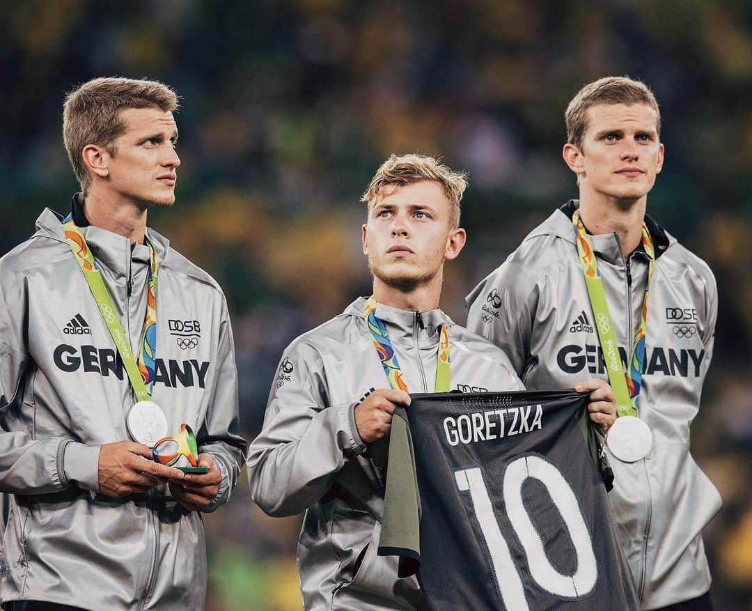 バイエル・レバークーゼンさんのインスタグラム写真 - (バイエル・レバークーゼンInstagram)「🔙 #onthisday three years ago, Lars & Sven #Bender won the silver medal with @dfb_junioren at the @olympics in #RiodeJaneiro. ⚫️🔴🙌 #Bayer04」8月20日 22時45分 - bayer04fussball