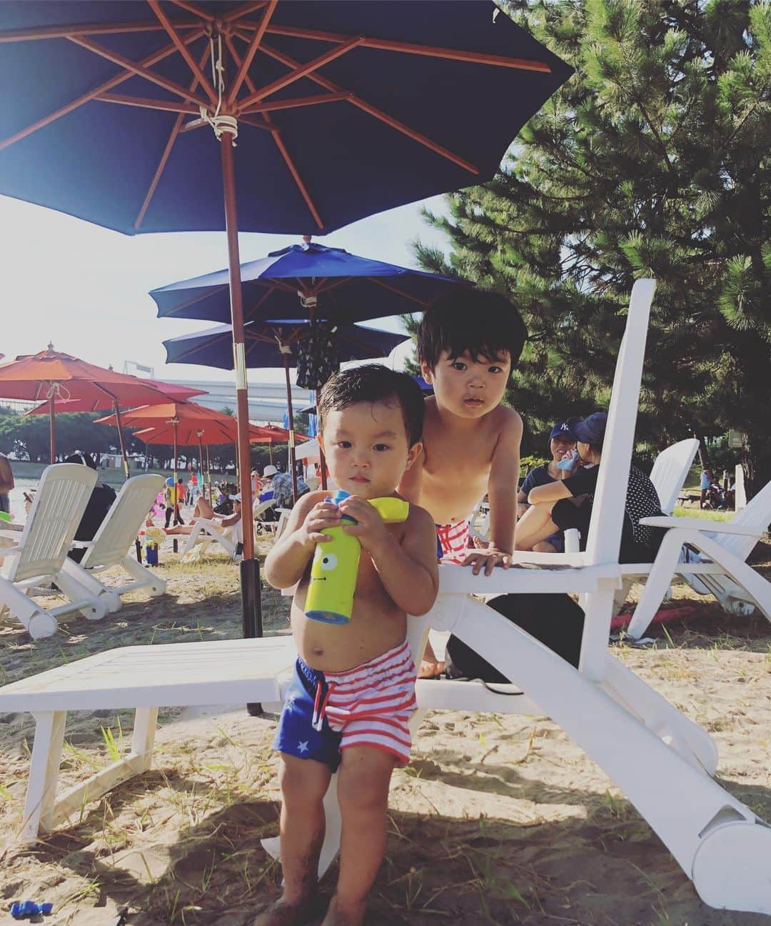 Nazukiさんのインスタグラム写真 - (NazukiInstagram)「2019.SUMMER🏝🏝🏝 レンとの夏の思い出⭐️⭐️⭐️ 家の近くのお台場海浜公園にて海開きしていたので行ってきました‼️ 波なくて、綺麗になってるし、遊具も全部無料で最高👍👍👍 スイミングスクールに行ってるおかげで、成果出て泳いでいた👏🏻 お友達のJとも行けてすごい楽しんでいたし✨✨ ママもたくさん遊んで、昼寝までできて、レンと泳いで楽しかったー😍  #mama #mamalife #summer #2019summer #beach #お台場海浜公園 #海開き #子供と夏  #一児のママ #シンママ #男の子ママ」8月20日 22時46分 - nazuki_08