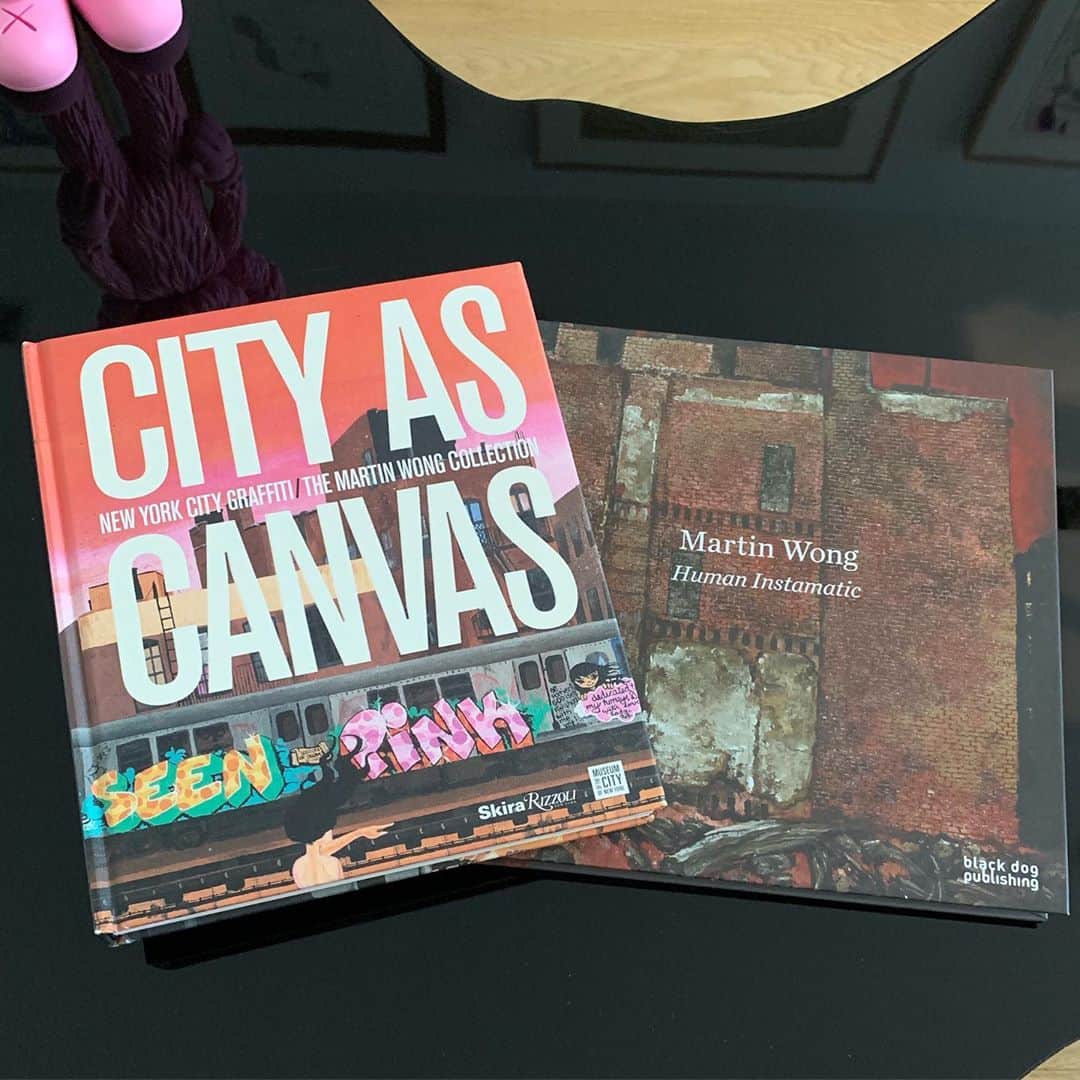 KAWSONEさんのインスタグラム写真 - (KAWSONEInstagram)「While you’re waiting for that Martin Wong @supremenewyork release. Here are two great books easily available about his work and his life as a collector! City As Canvas published by @museumofcityny and Human Instamatic published by @bronxmuseum  #MartinWong」8月20日 22時47分 - kaws